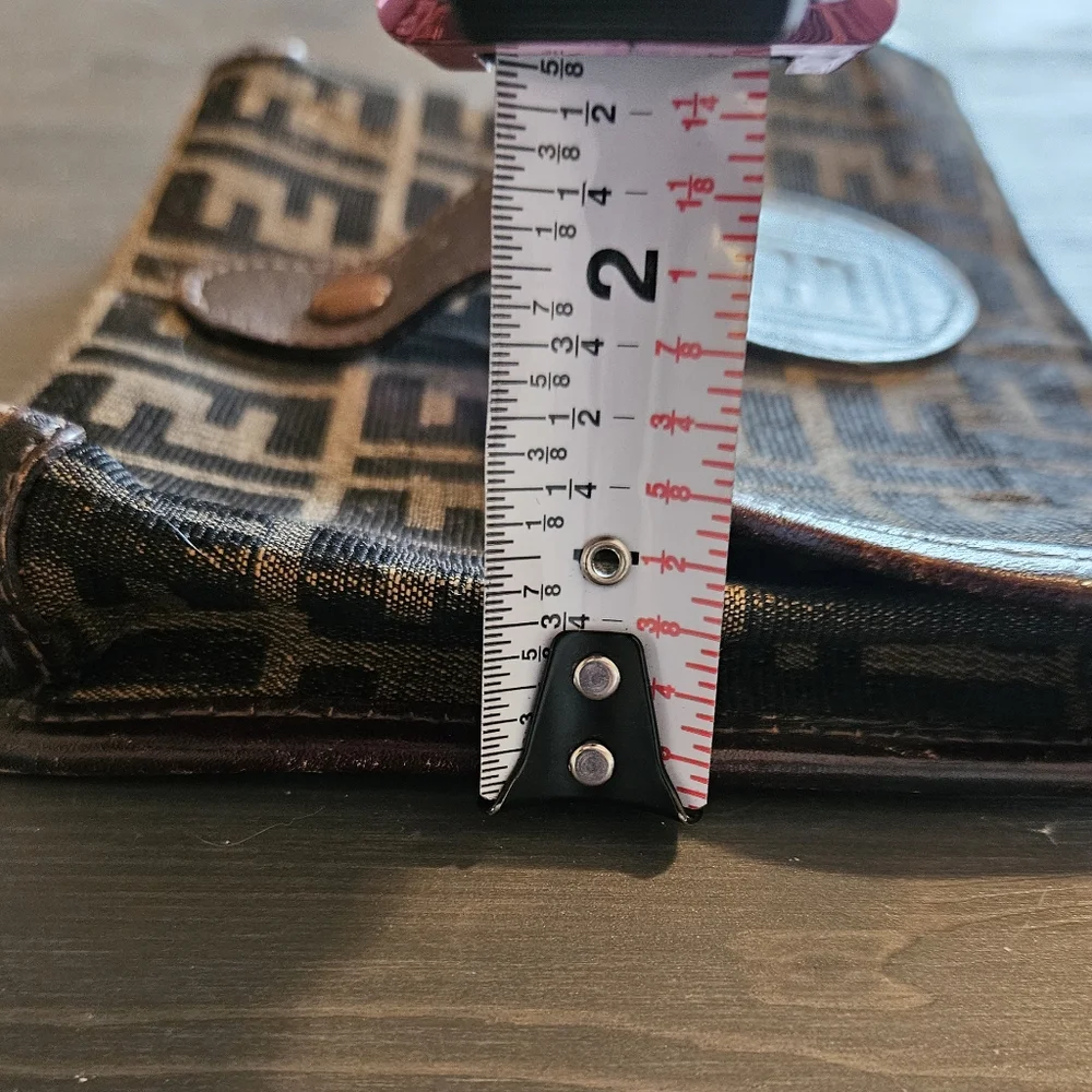 🫟 FENDI - Black/Tan Canvas Clutch with Iconic 'FF' Pattern - Picture 10 of 10